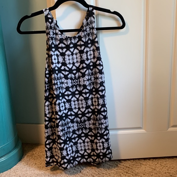 Sanctuary sleeveless top with crossover ( open)back detail size S - Picture 3 of 4